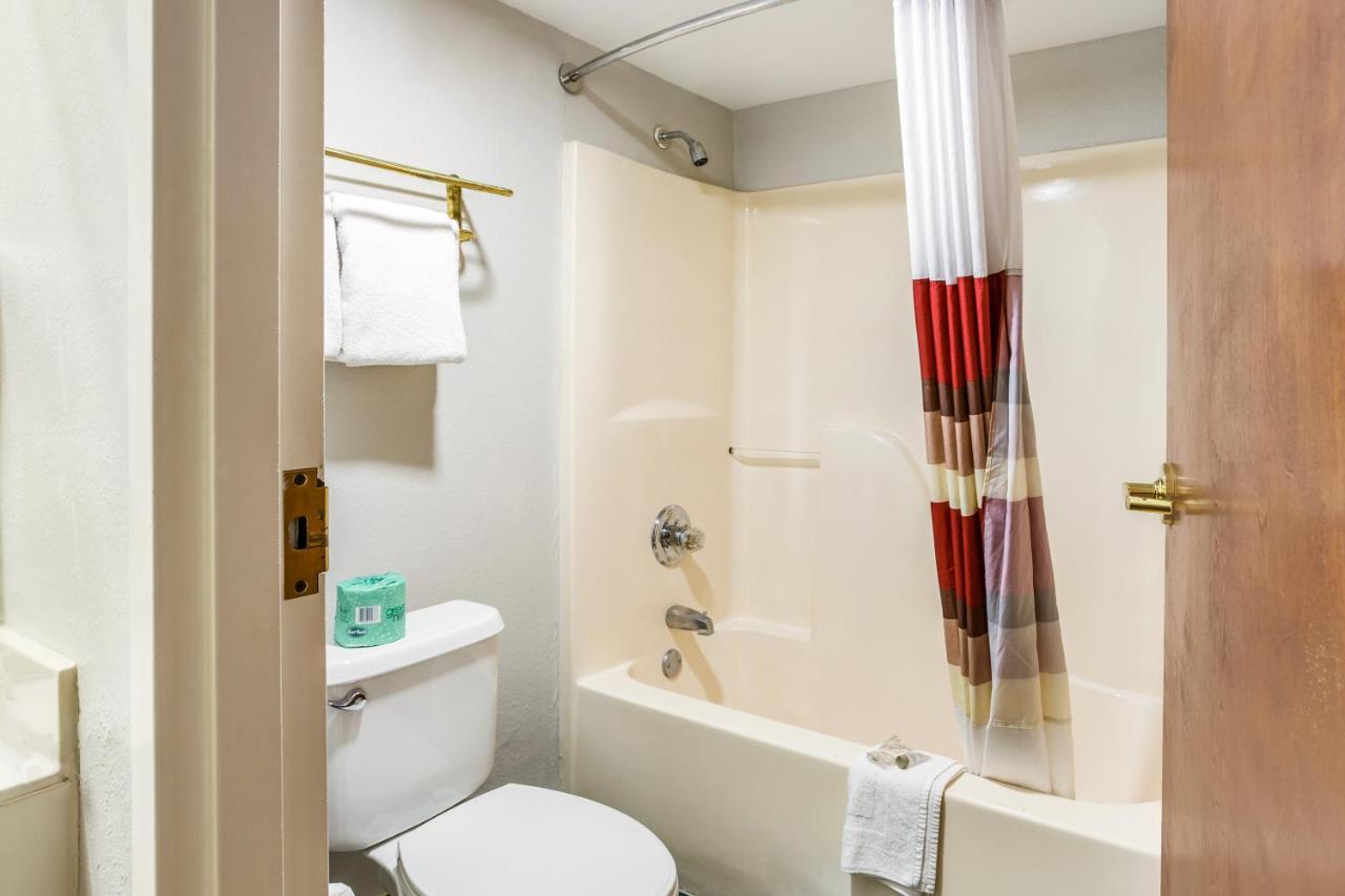 Red Roof Inn Fayetteville I-95 Екстер'єр фото