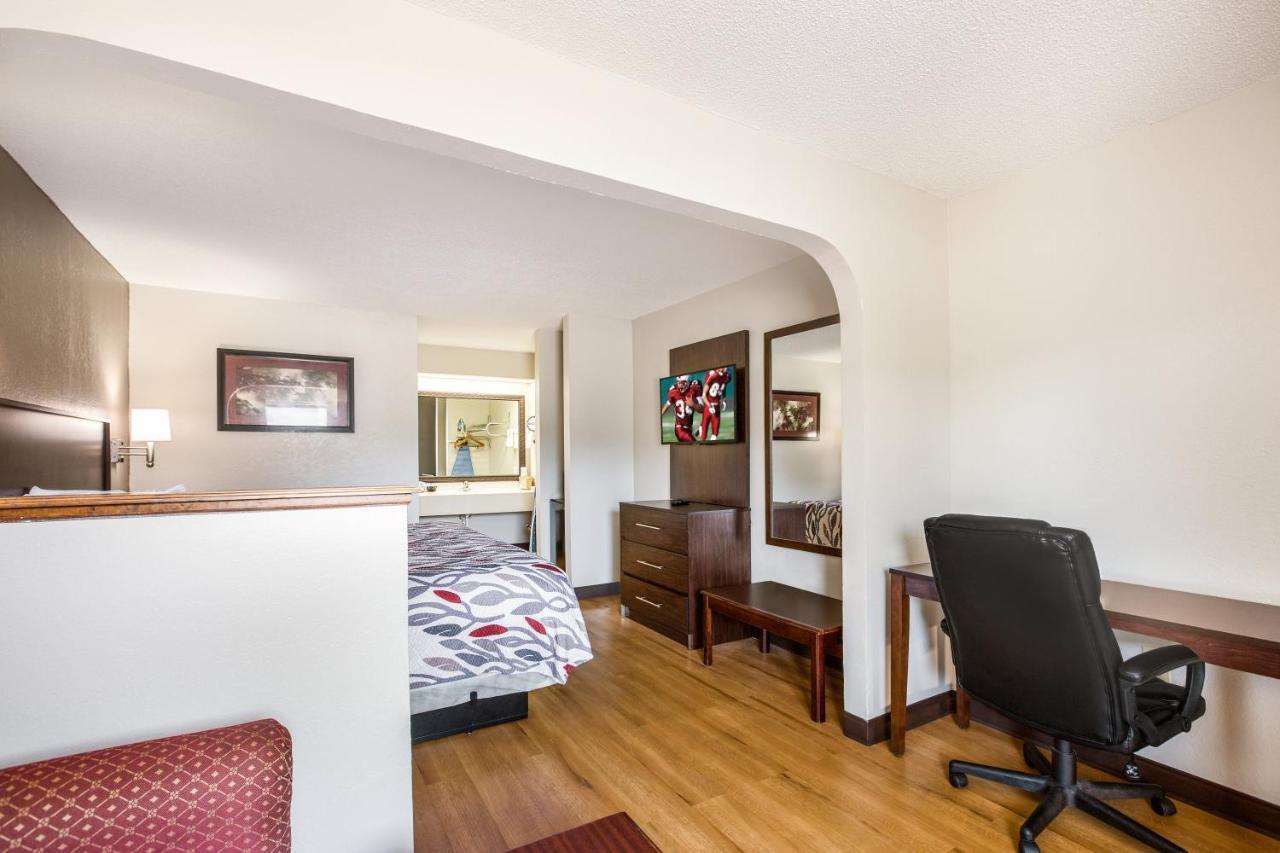 Red Roof Inn Fayetteville I-95 Екстер'єр фото